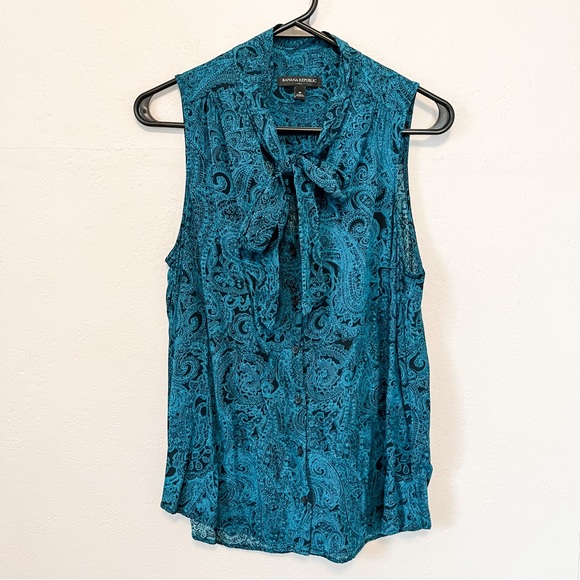 Banana Republic Factory Tops - Banana Republic Factory Tie Neck Paisley Blouse